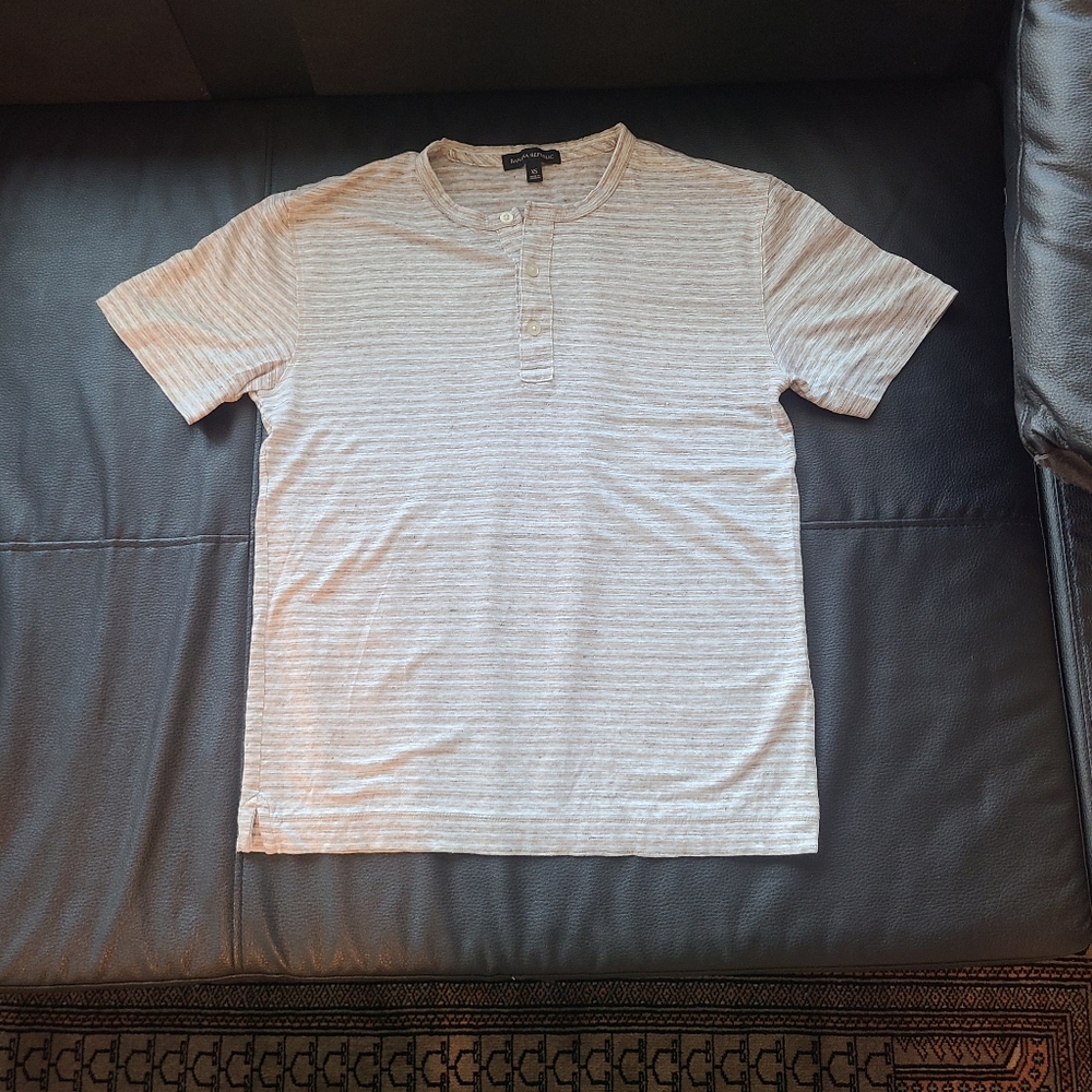 Banana Republic henley shirt (Men’s XS)